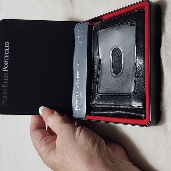 NEW IN METAL BOX  PERRY ELLIS SLIM WALLET. - Picture 4 of 10